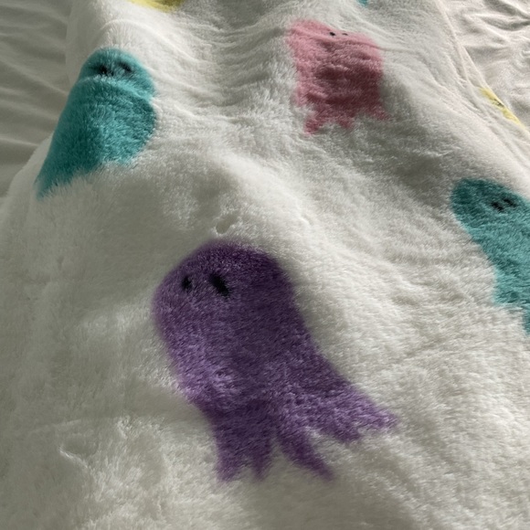 Halloween Storehouse Oversized Faux Fur Throw - Picture 7 of 8